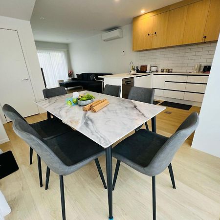 Central Modern 3-Bedroom,3- Bathroom House With Patio And Carpark- Lower Hutt City Centre 外观 照片