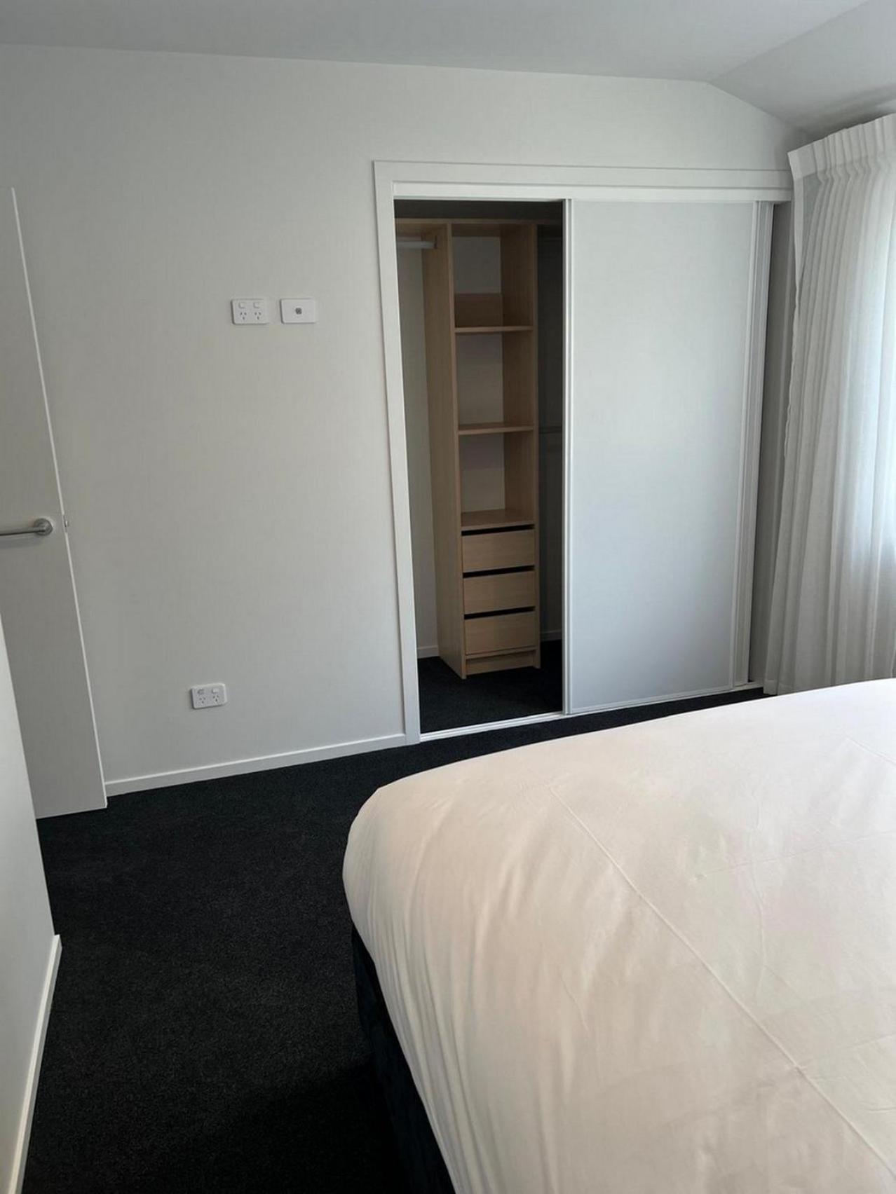 Central Modern 3-Bedroom,3- Bathroom House With Patio And Carpark- Lower Hutt City Centre 外观 照片