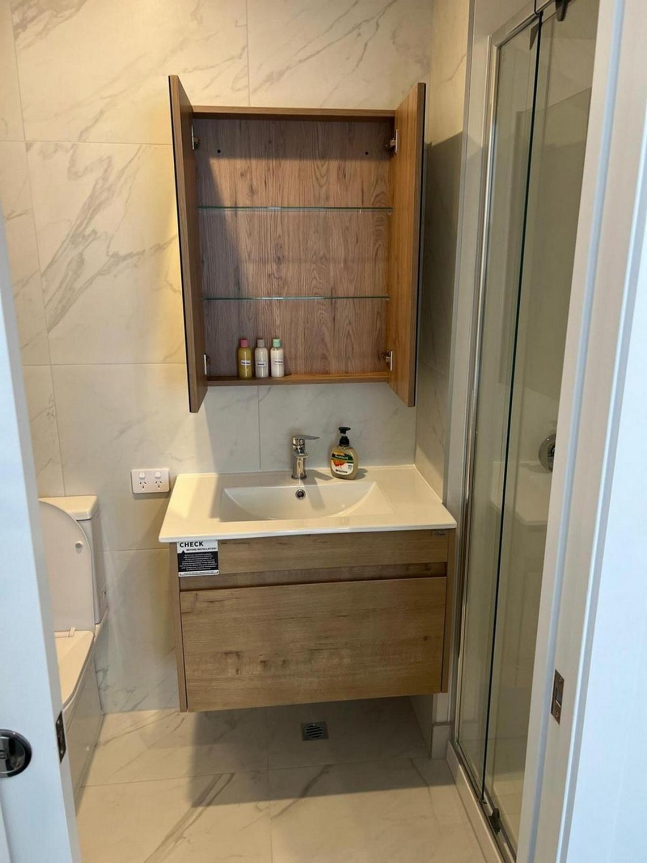 Central Modern 3-Bedroom,3- Bathroom House With Patio And Carpark- Lower Hutt City Centre 外观 照片