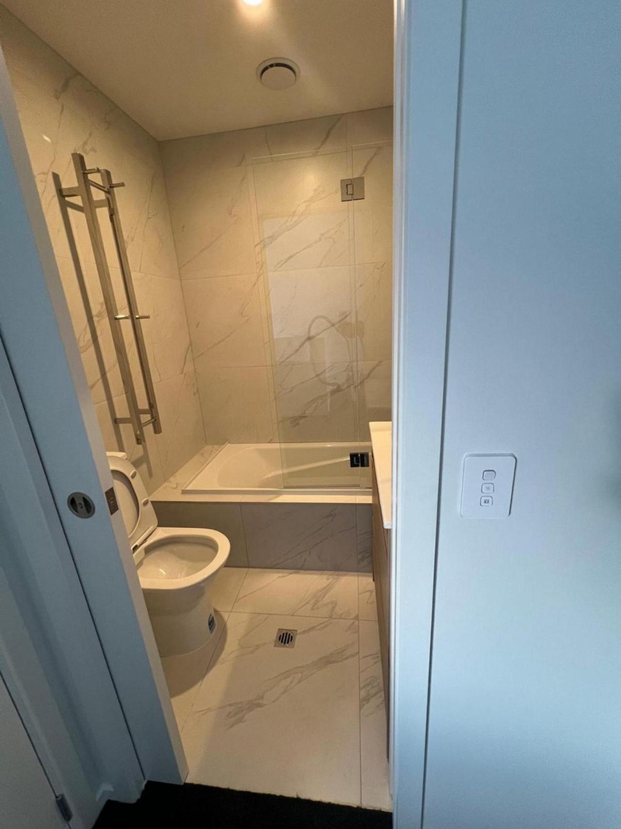 Central Modern 3-Bedroom,3- Bathroom House With Patio And Carpark- Lower Hutt City Centre 外观 照片