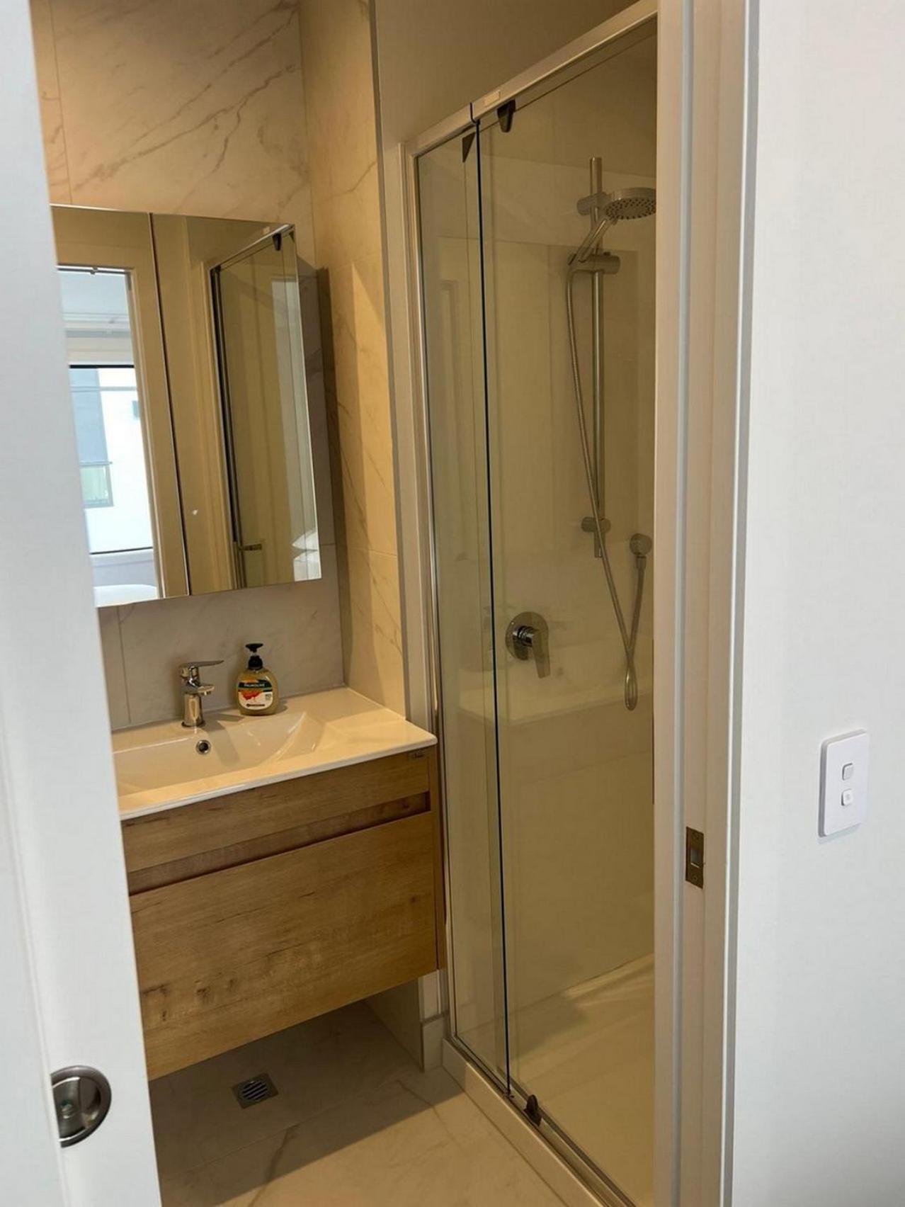 Central Modern 3-Bedroom,3- Bathroom House With Patio And Carpark- Lower Hutt City Centre 外观 照片
