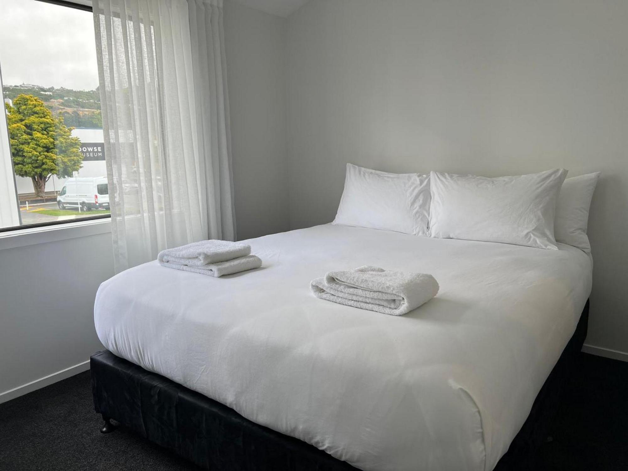 Central Modern 3-Bedroom,3- Bathroom House With Patio And Carpark- Lower Hutt City Centre 外观 照片