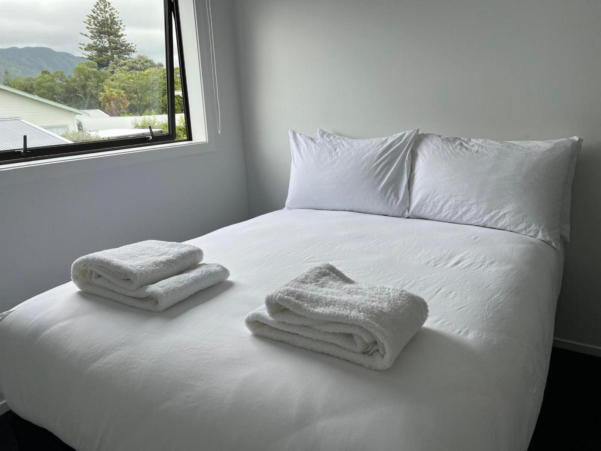 Central Modern 3-Bedroom,3- Bathroom House With Patio And Carpark- Lower Hutt City Centre 外观 照片