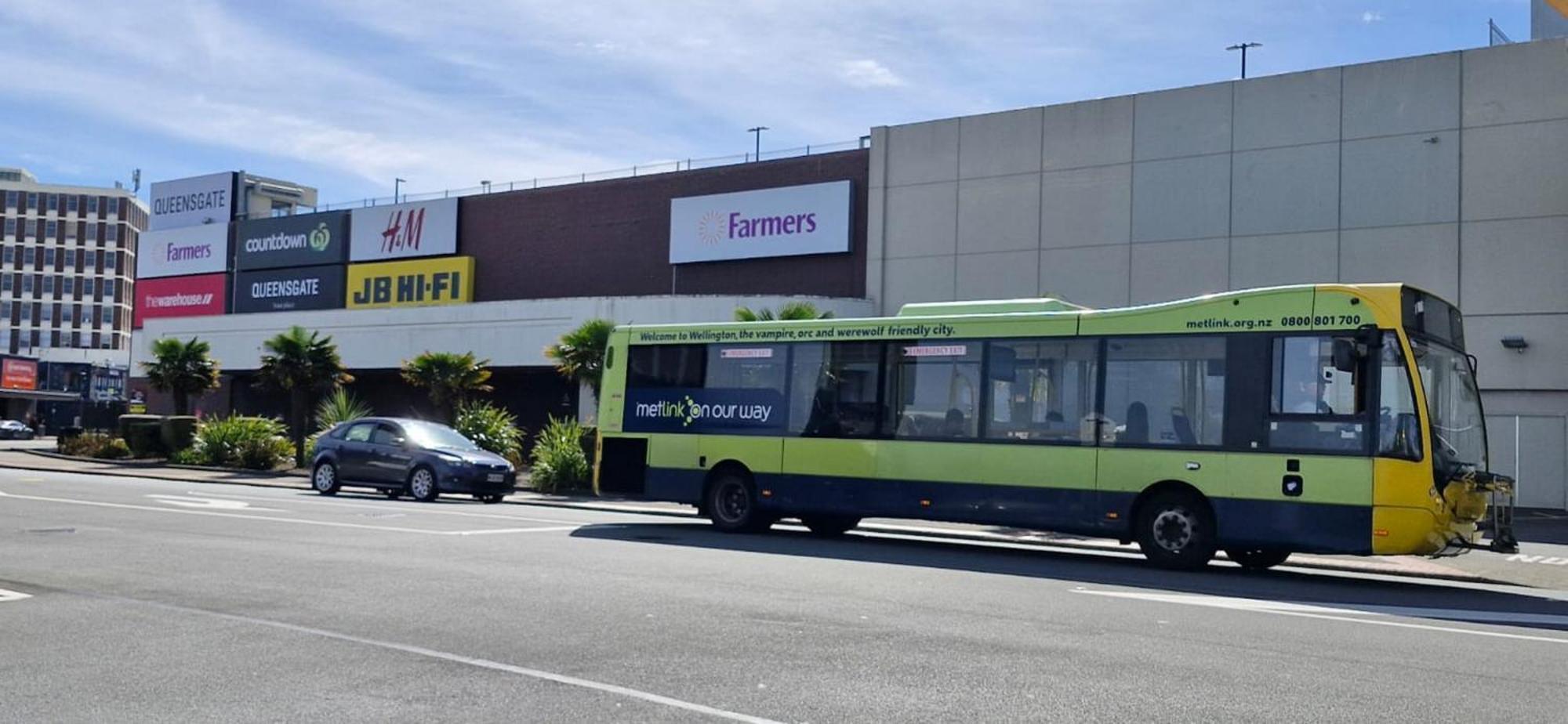 Central Modern 3-Bedroom,3- Bathroom House With Patio And Carpark- Lower Hutt City Centre 外观 照片