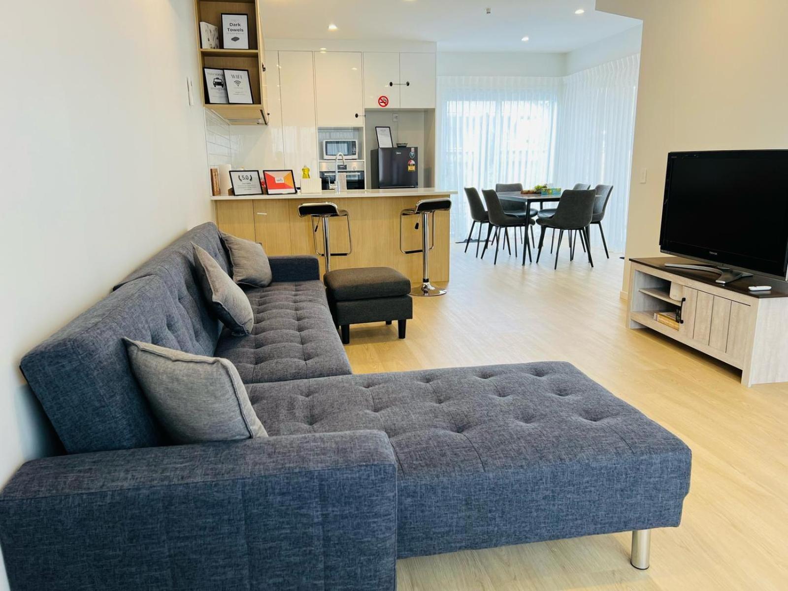 Central Modern 3-Bedroom,3- Bathroom House With Patio And Carpark- Lower Hutt City Centre 外观 照片
