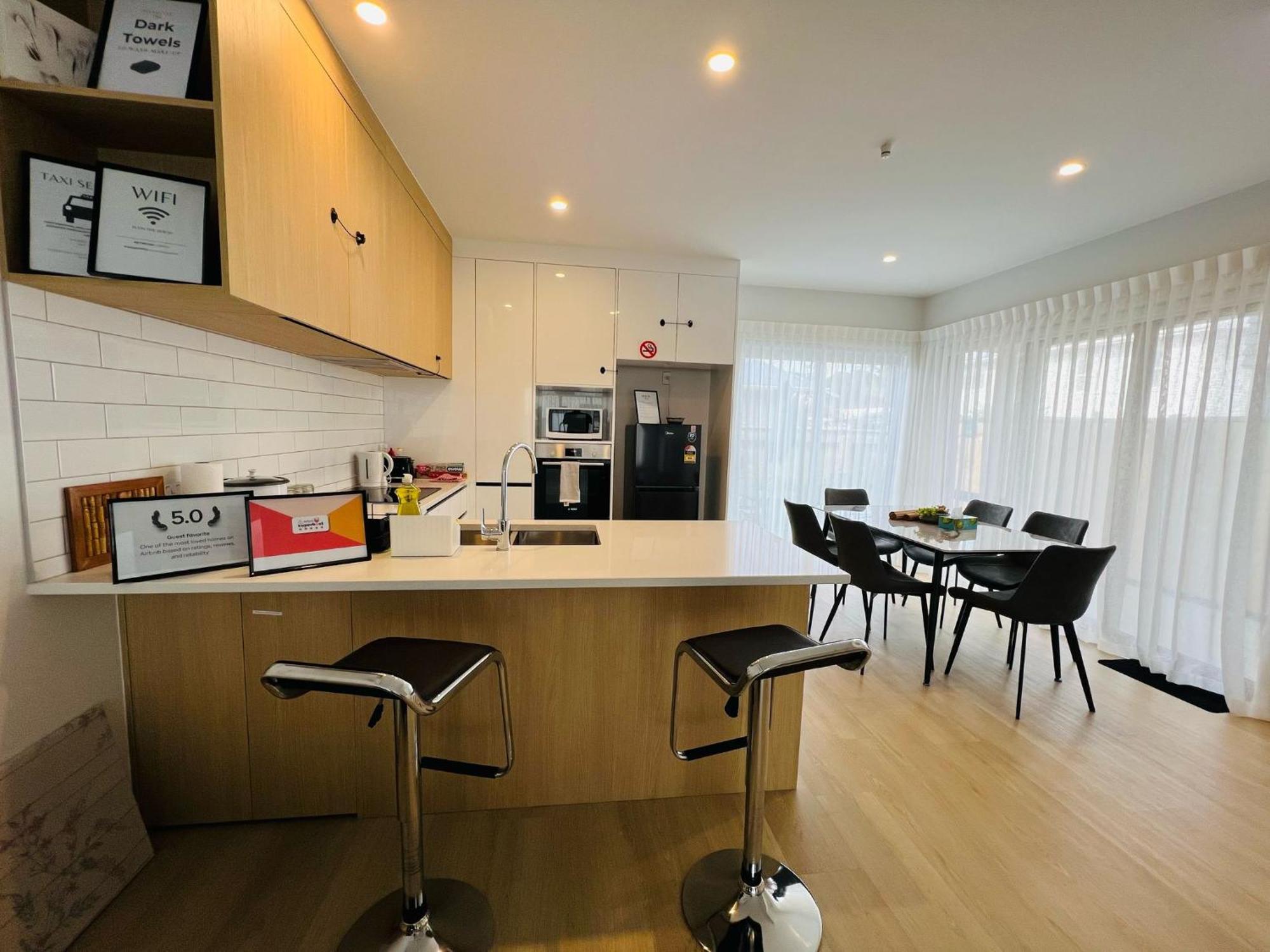 Central Modern 3-Bedroom,3- Bathroom House With Patio And Carpark- Lower Hutt City Centre 外观 照片